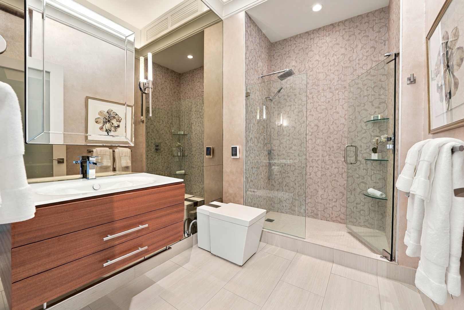 450 E Waterside Drive Unit: 3309