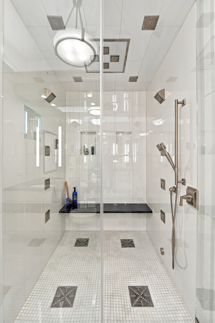 450 E Waterside Drive Unit: 3309