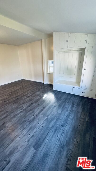 219 1/2 E 10th Street