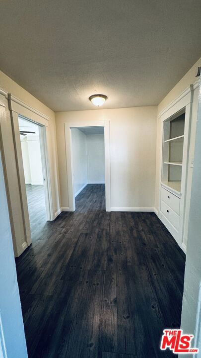 219 1/2 E 10th Street