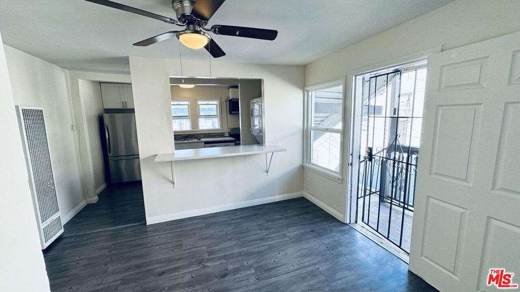 219 1/2 E 10th Street