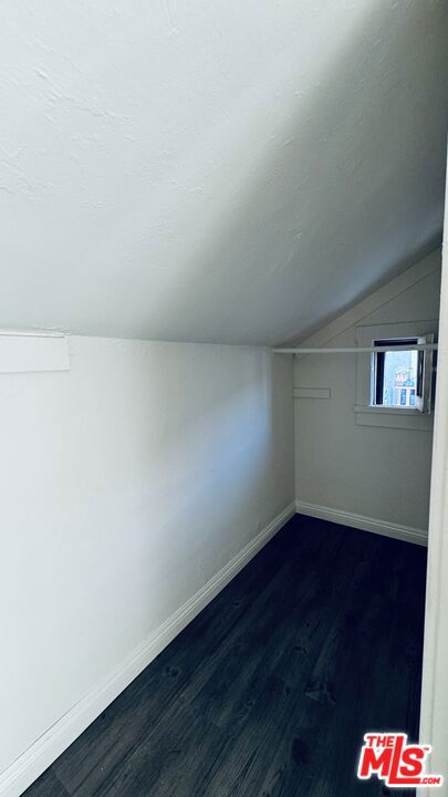 219 1/2 E 10th Street