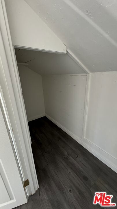 219 1/2 E 10th Street