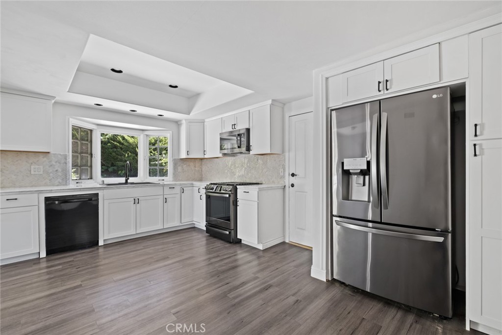 24291 Los Serranos Dr