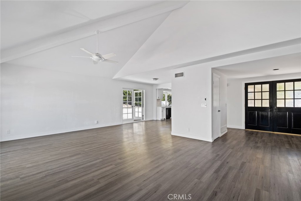 24291 Los Serranos Dr