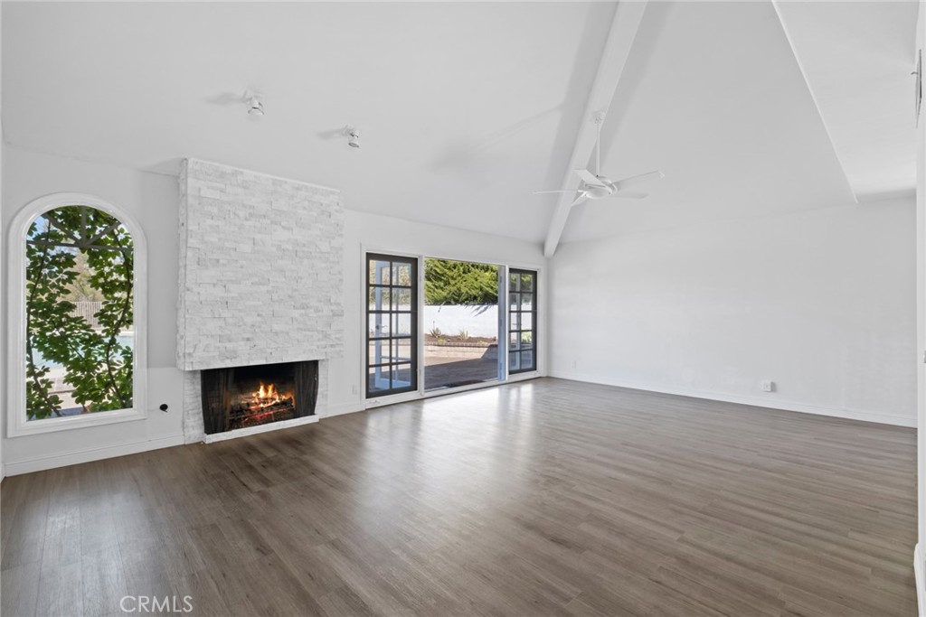 24291 Los Serranos Dr