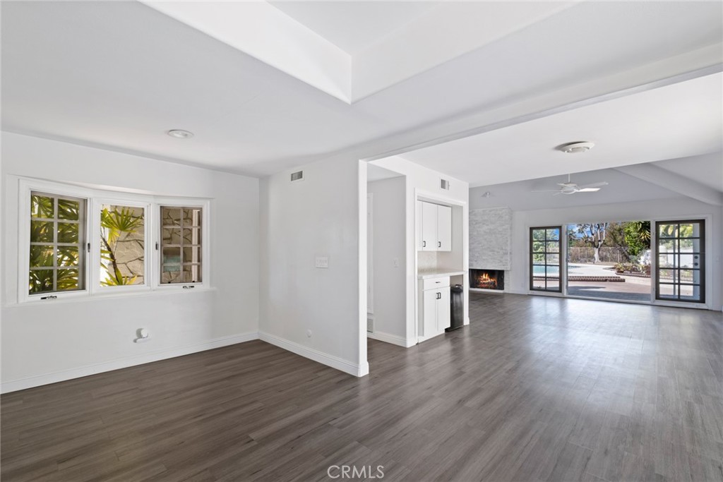 24291 Los Serranos Dr