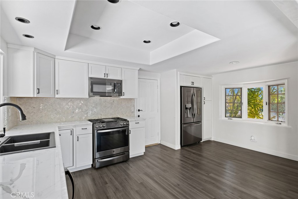 24291 Los Serranos Dr