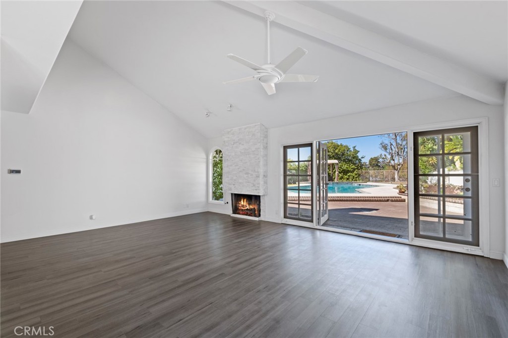 24291 Los Serranos Dr