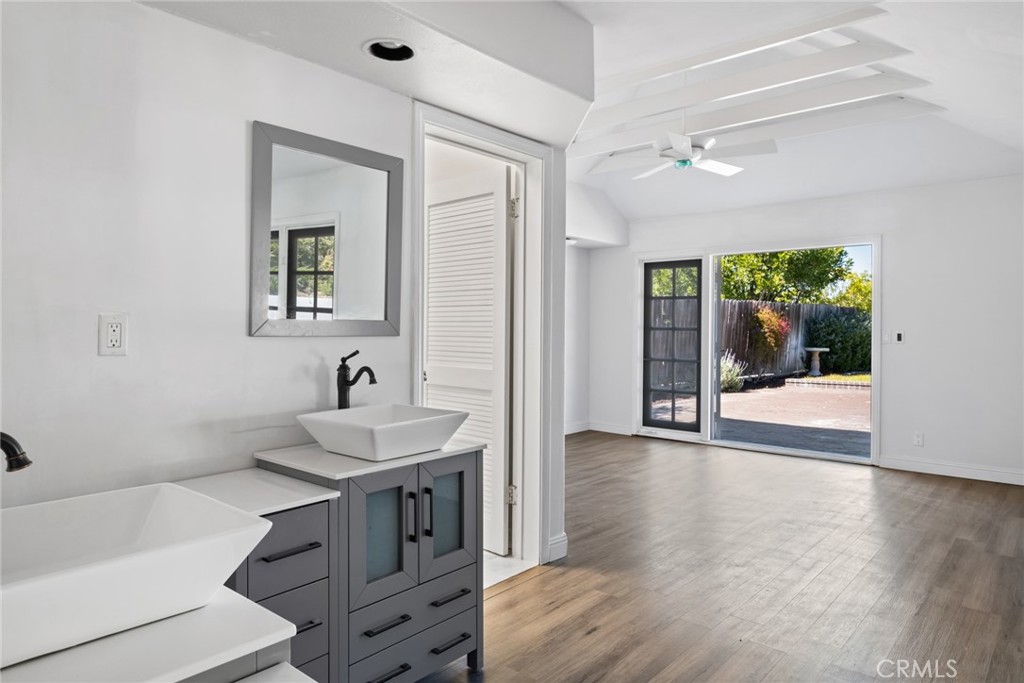 24291 Los Serranos Dr