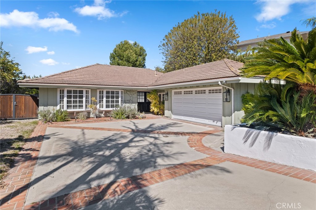 24291 Los Serranos Dr