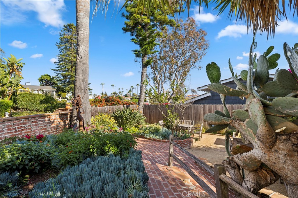 54 South La Senda Drive