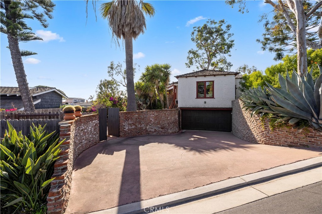 54 South La Senda Drive