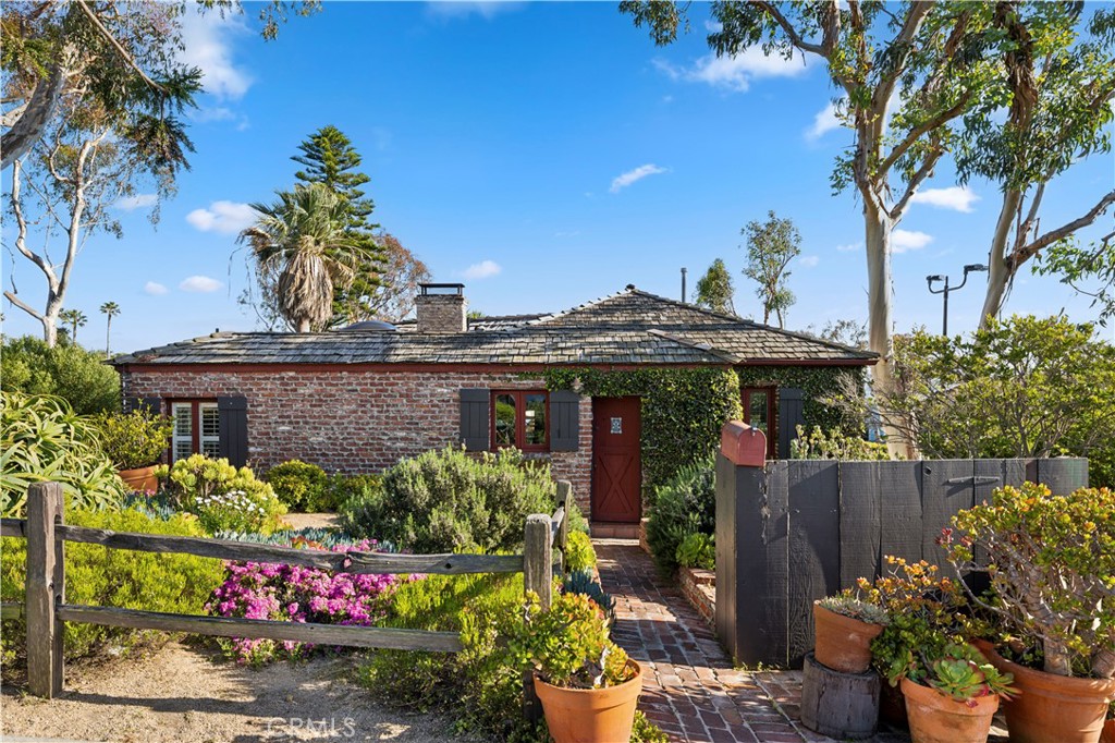 54 South La Senda Drive