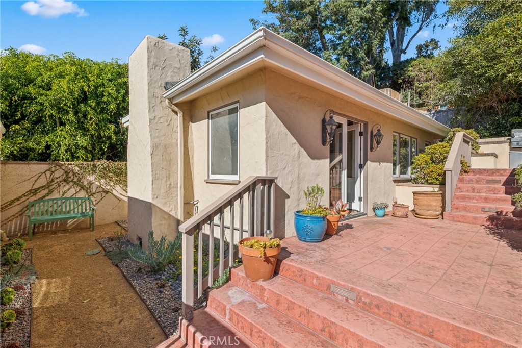 652 Agate Street