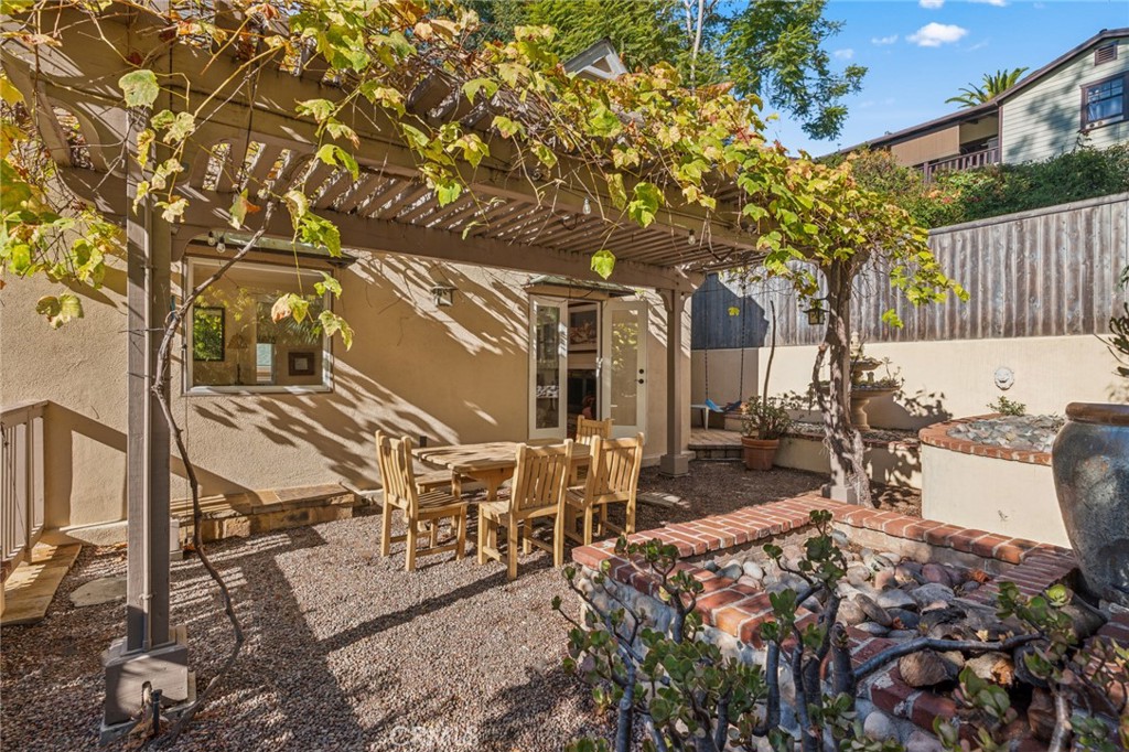 652 Agate Street