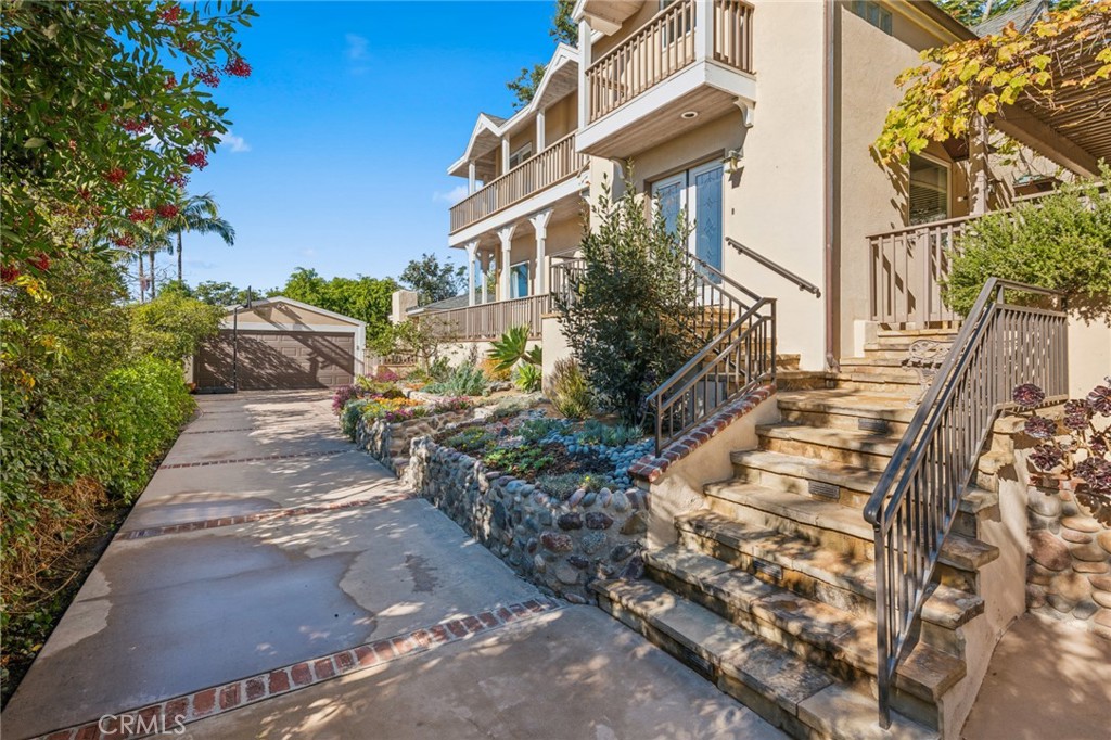 652 Agate Street