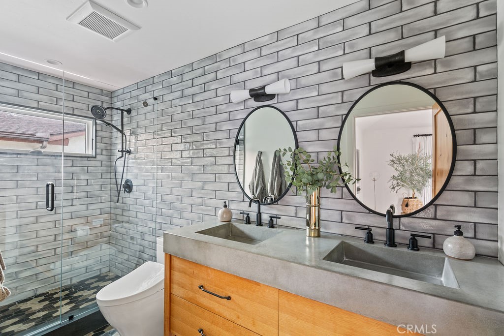 680 Temple Hills Drive