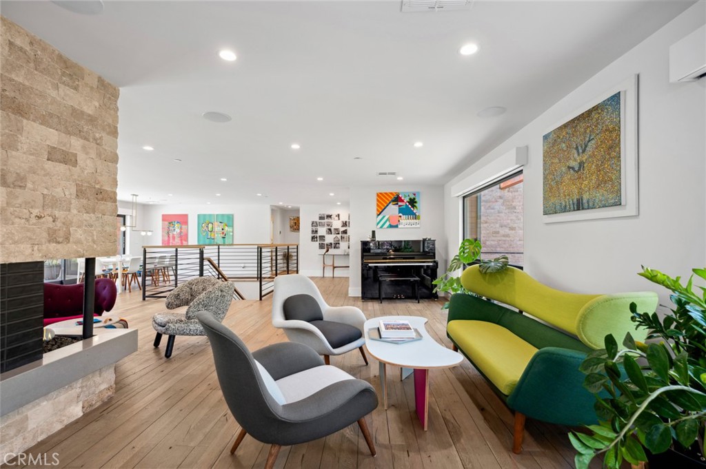 1435 Cerritos Drive