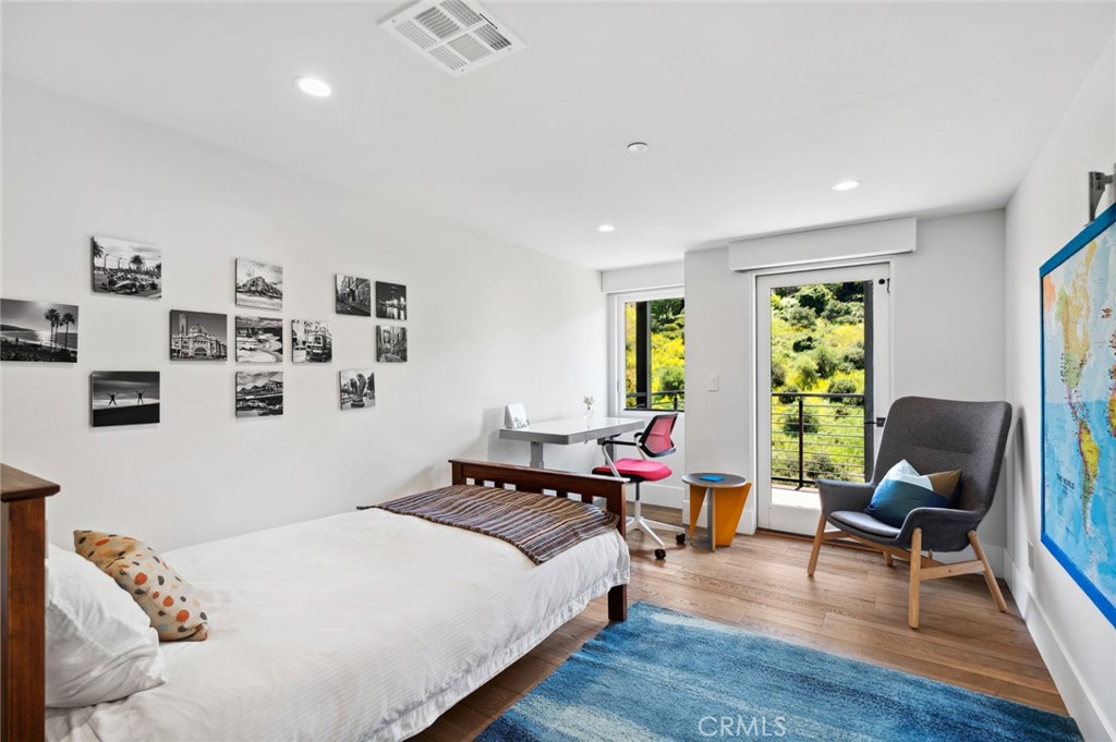 1435 Cerritos Drive