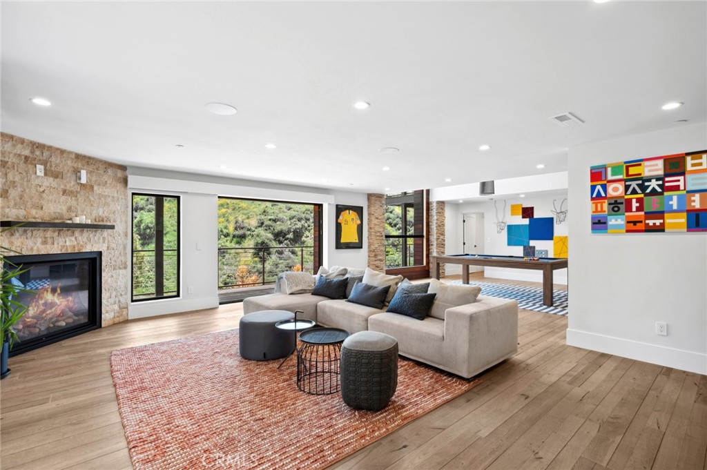 1435 Cerritos Drive