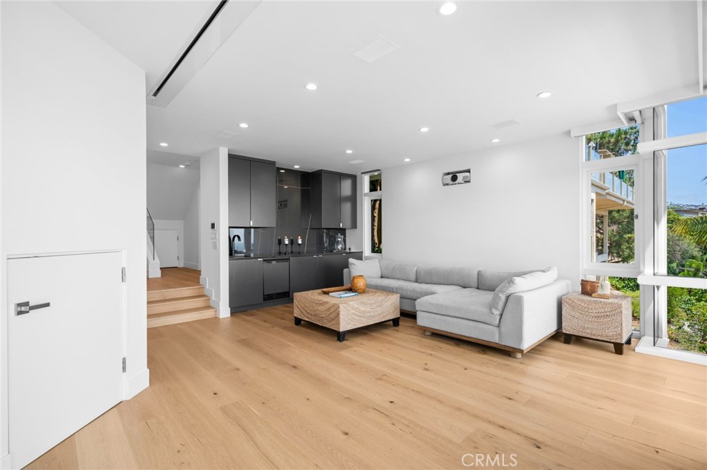 1061 Skyline Drive