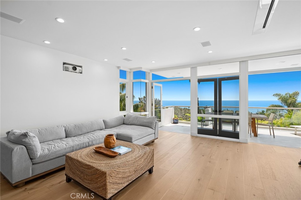 1061 Skyline Drive