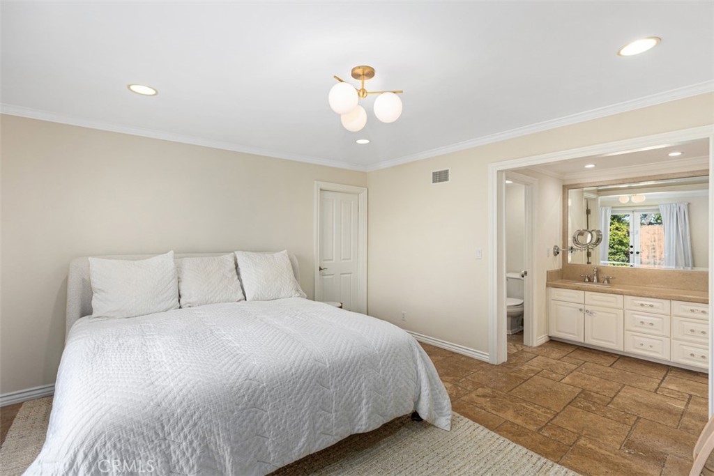 3160 Alta Laguna Boulevard