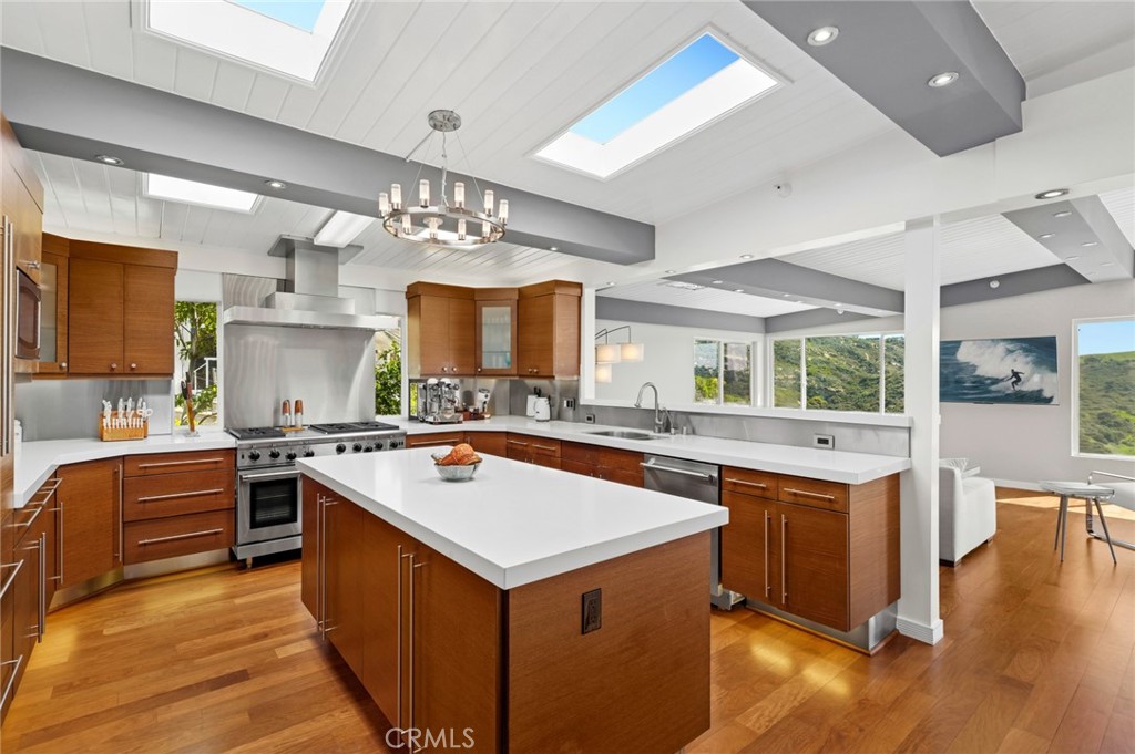 2085 Temple Hills Drive