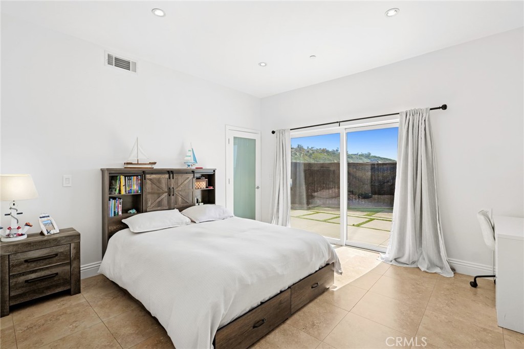 2085 Temple Hills Drive