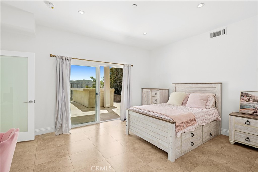 2085 Temple Hills Drive