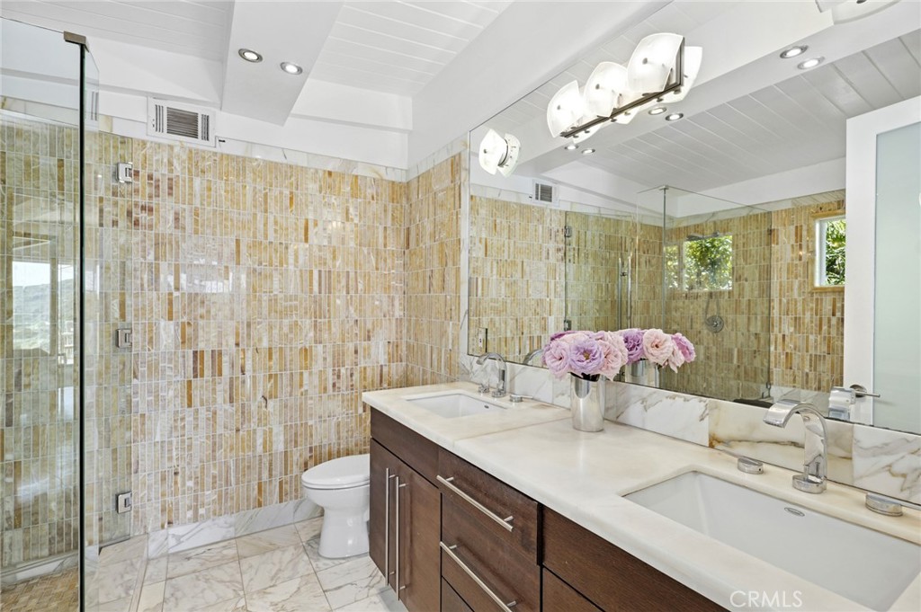 2085 Temple Hills Drive