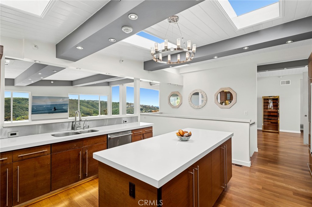 2085 Temple Hills Drive