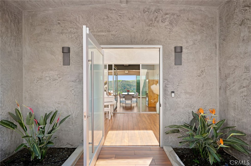 2085 Temple Hills Drive