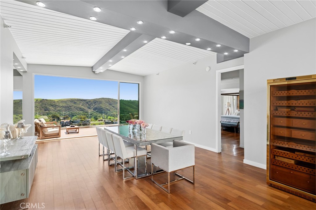 2085 Temple Hills Drive