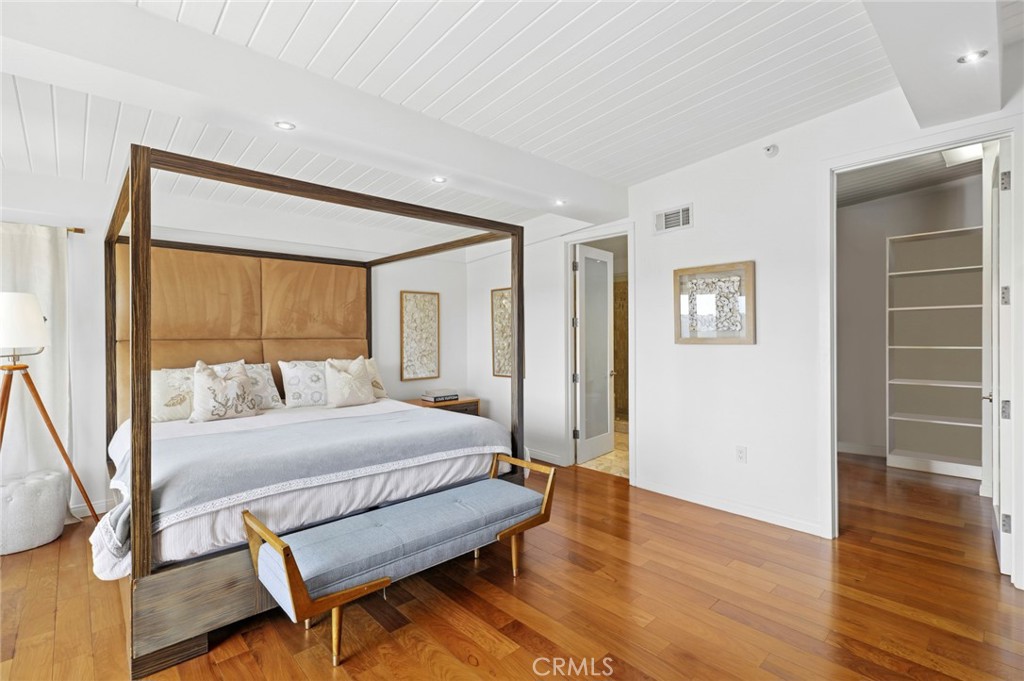 2085 Temple Hills Drive