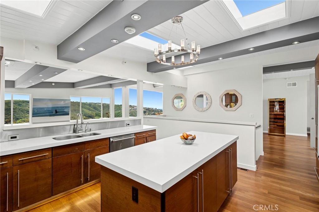 2085 Temple Hills Drive