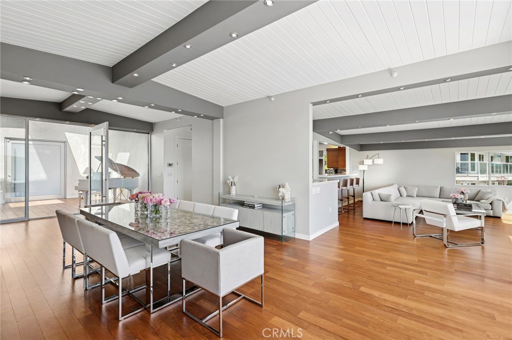 2085 Temple Hills Drive