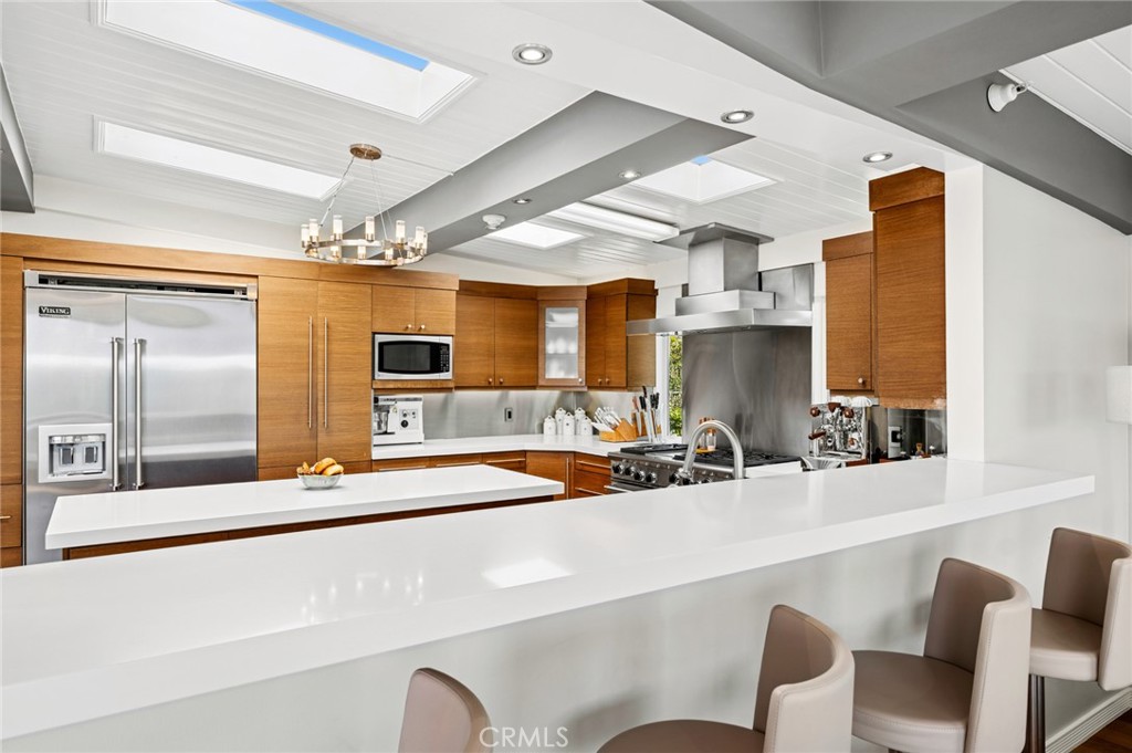 2085 Temple Hills Drive