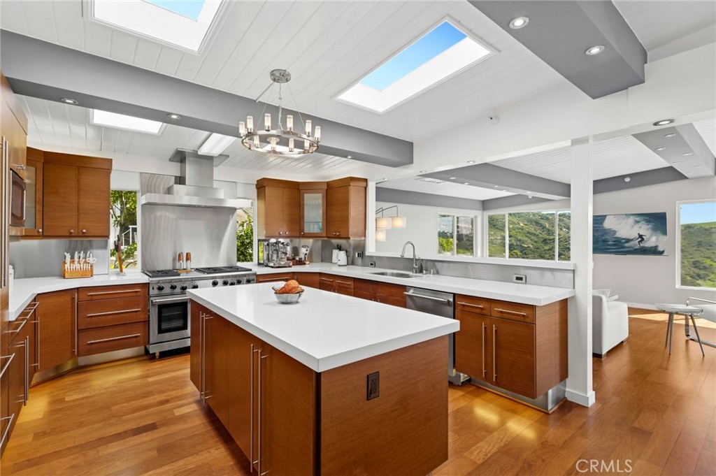 2085 Temple Hills Drive