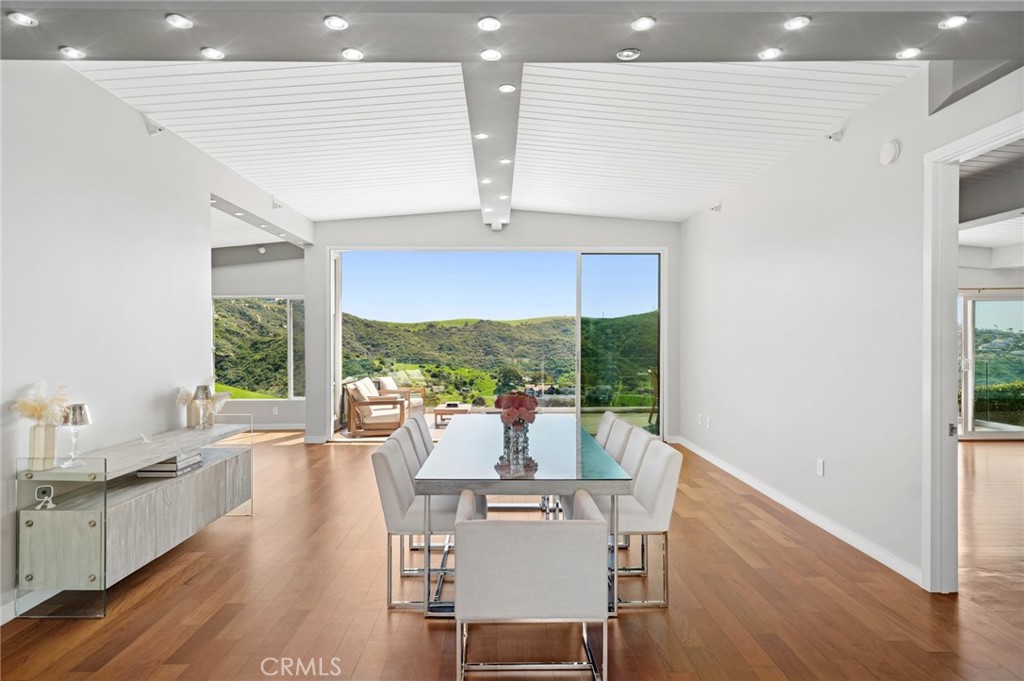 2085 Temple Hills Drive