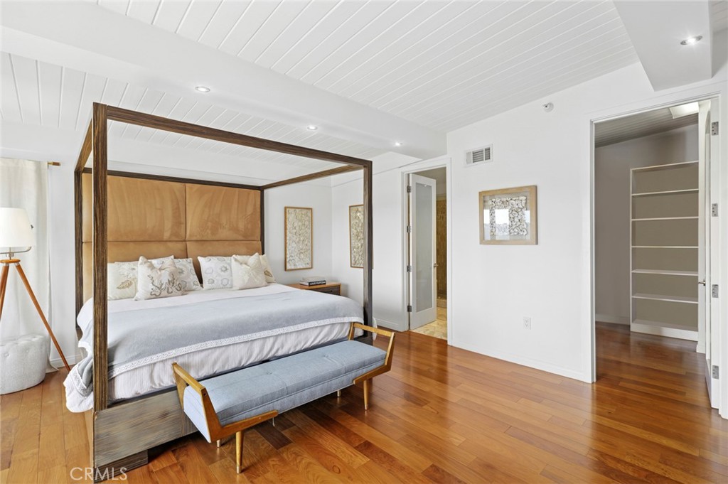 2085 Temple Hills Drive