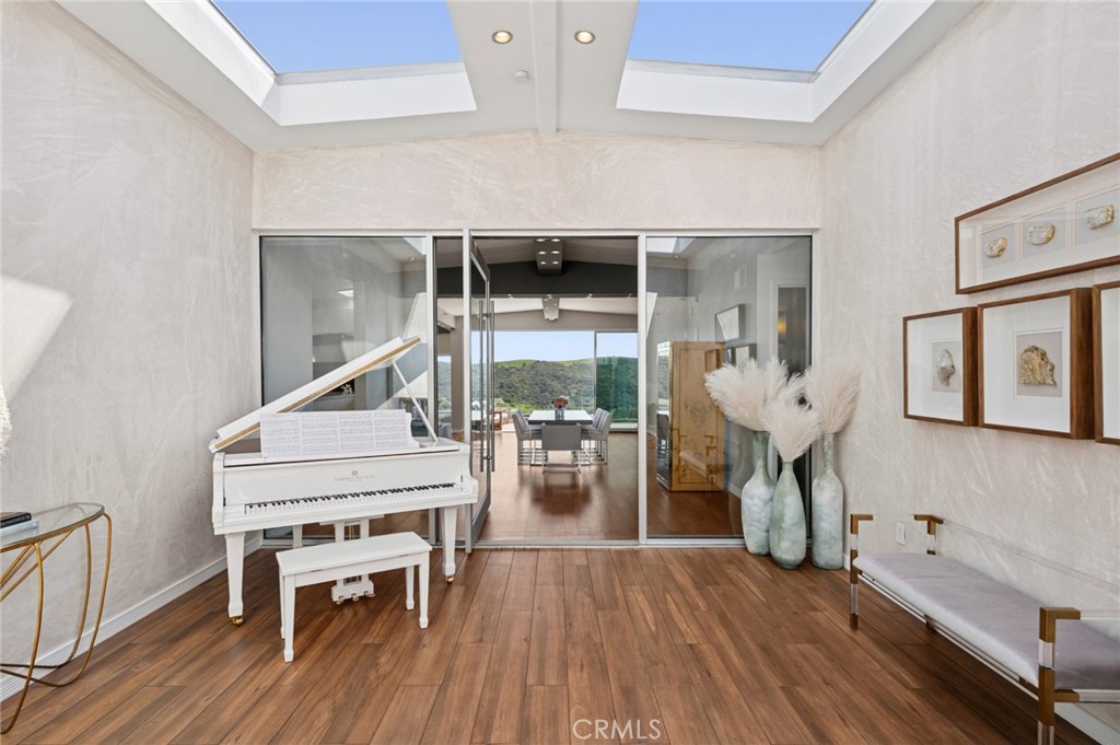 2085 Temple Hills Drive