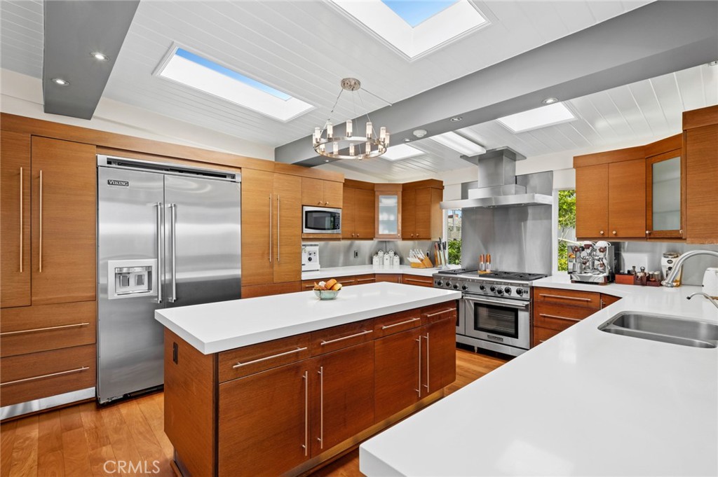 2085 Temple Hills Drive