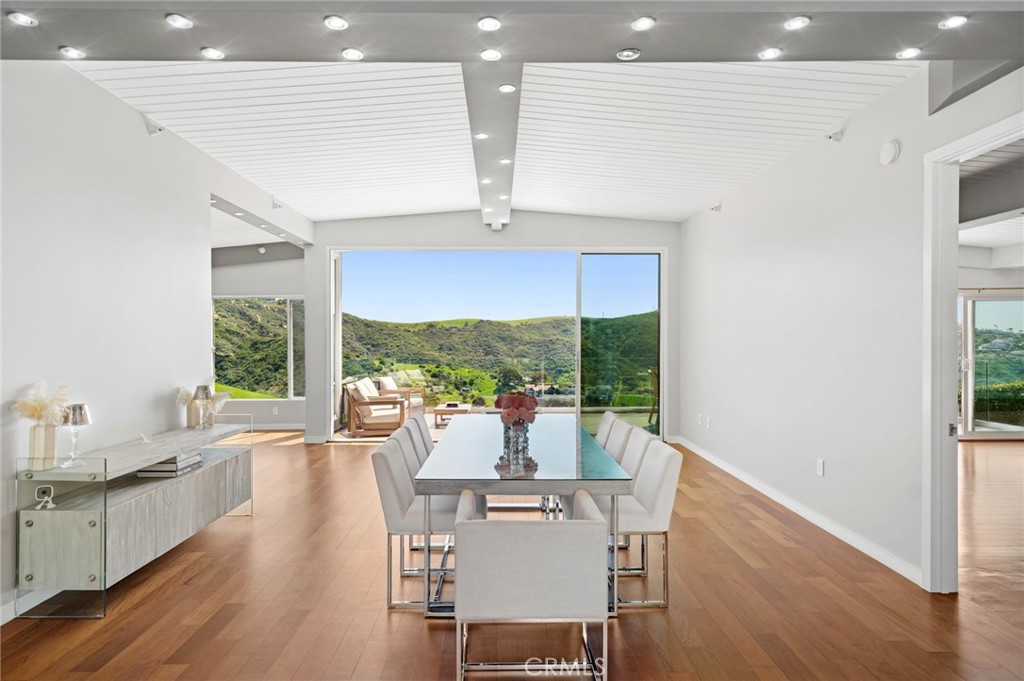 2085 Temple Hills Drive