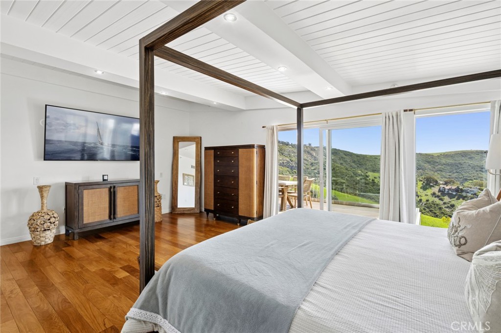 2085 Temple Hills Drive