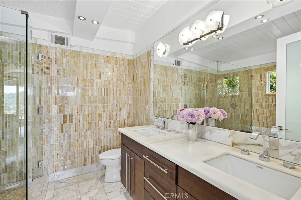 2085 Temple Hills Drive