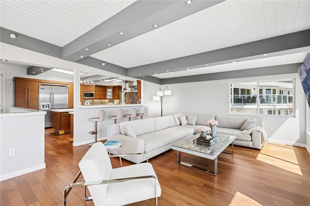 2085 Temple Hills Drive