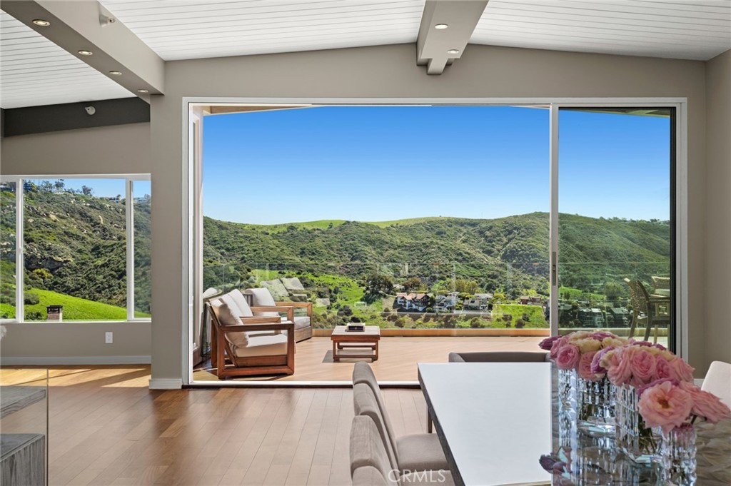 2085 Temple Hills Drive