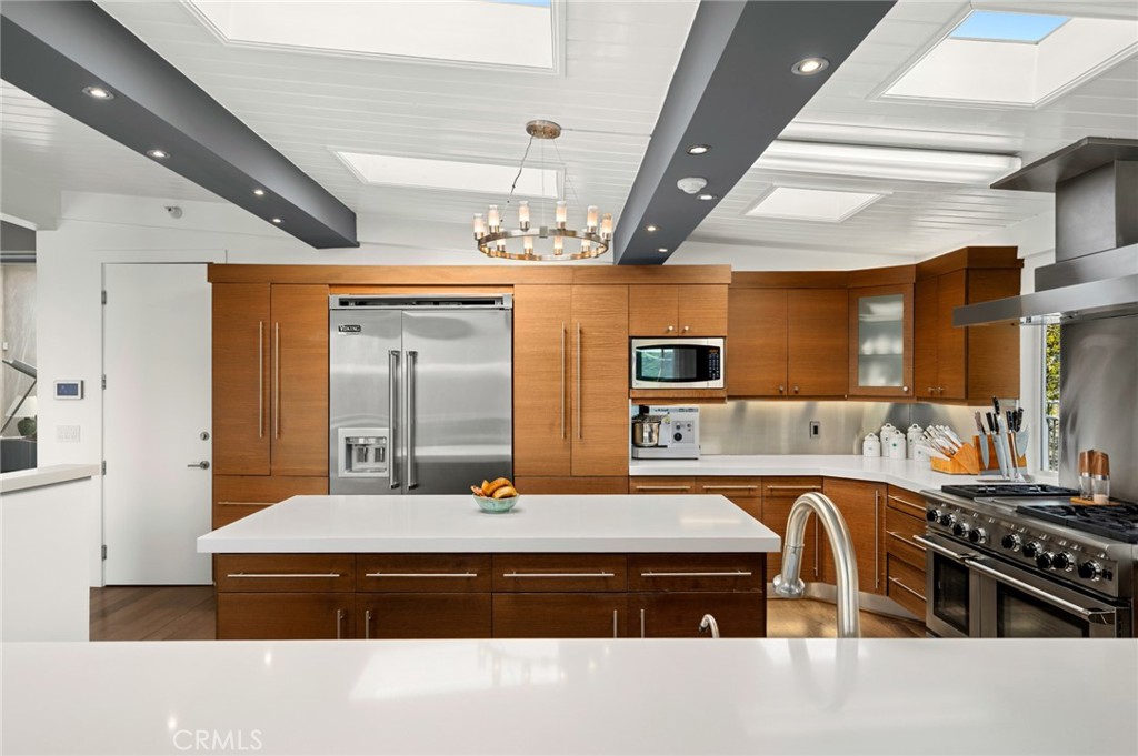 2085 Temple Hills Drive